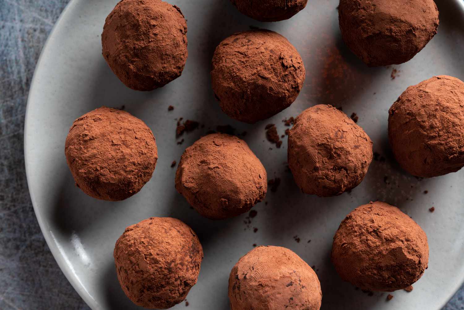 چه کسی اولین ترافل شکلاتی را ساخته است؟